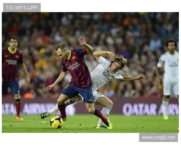 在控球体系下哈维与莫德里奇组织分化趋势 在控球体系下哈维与莫德里奇组织分化趋势