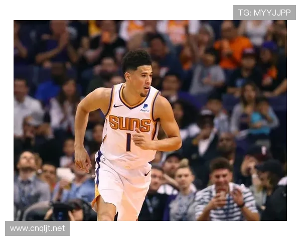 德文·布克赛场上稳得不像人，私底下钱包鼓成啥样了？