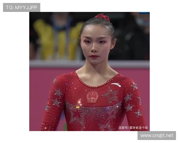 把卢玉菲比赛片段和她生活照一比，严肃球场人设和那一堆名牌包绝对不搭