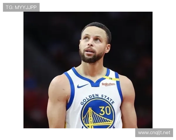 汤普森无球跑动接库里传球提升空位三分效率